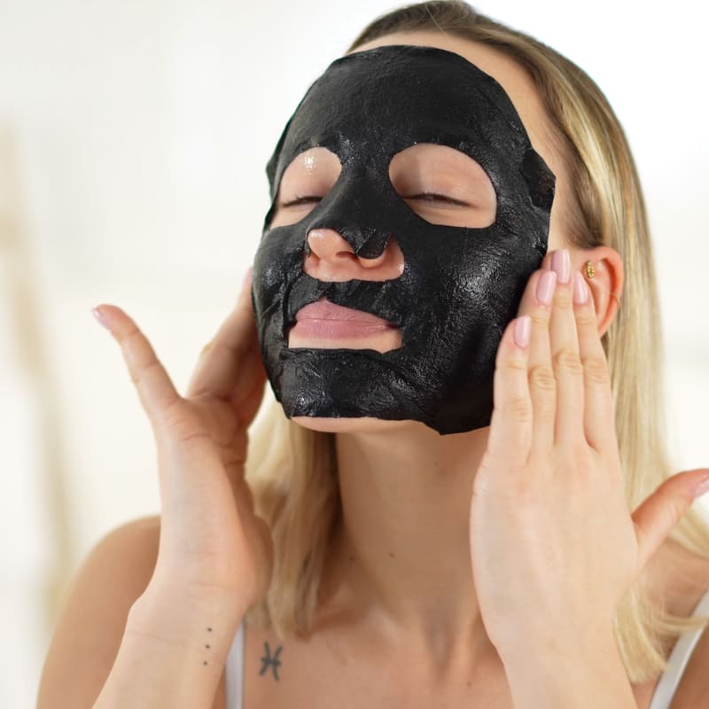 Masque Tissu Détox au Charbon Végétal Actif